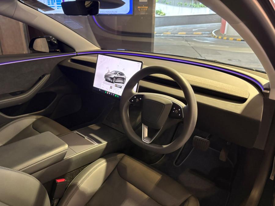 Model 3 Long Range AWD - Image 4